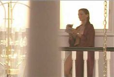 Голая Ава Фабиан в сериале «Эротические признания» фото #14