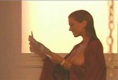 Голая Ава Фабиан в сериале «Эротические признания» фото #32