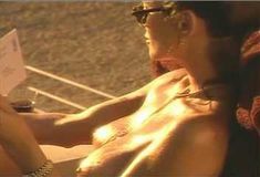 Голая Ава Фабиан в сериале «Эротические признания» фото #35