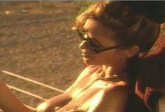 Голая Ава Фабиан в сериале «Эротические признания» фото #36