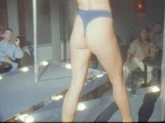 Голая Авалон Андерс в фильме «Сексетные материалы. Инопланетная эротика» фото #1