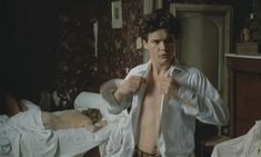 Голая Аврора Клеман в фильме «Лакомб Люсьен» фото #5