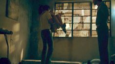 Голая Адриа Архона в сериале «Нарко» фото #9