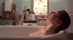 Голая Айони Скай в фильме «Досье на Рэйчел» фото #11