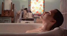 Голая Айони Скай в фильме «Досье на Рэйчел» фото #12