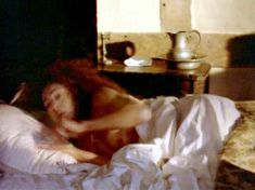 Голая Алекс Кингстон в фильме «Успехи и неудачи Молл Фландерс» фото #34