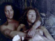 Голая Алекс Кингстон в фильме «Успехи и неудачи Молл Фландерс» фото #43