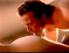 Голая Александра Тайдингс в сериале «Дневники «Красной туфельки»» фото #26