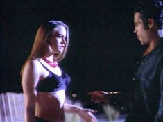 Алисия Сильверстоун засветила грудь в фильме «Крутые и чокнутые» фото #2