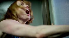 Алисия Уитт засветила попку в сериале «Королевство» фото #4