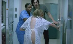 Голая Альба Рорвахер в фильме «Голодные сердца» фото #6