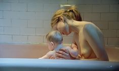 Голая Альба Рорвахер в фильме «Голодные сердца» фото #11