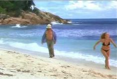 Голая Аманда Донохью в фильме «Отверженный» фото #1