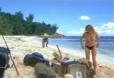 Голая Аманда Донохью в фильме «Отверженный» фото #3