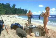 Голая Аманда Донохью в фильме «Отверженный» фото #4