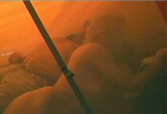 Голая Аманда Донохью в фильме «Отверженный» фото #11