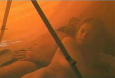 Голая Аманда Донохью в фильме «Отверженный» фото #12