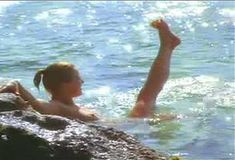 Голая Аманда Донохью в фильме «Отверженный» фото #17