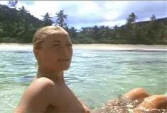 Голая Аманда Донохью в фильме «Отверженный» фото #20