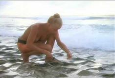 Голая Аманда Донохью в фильме «Отверженный» фото #23