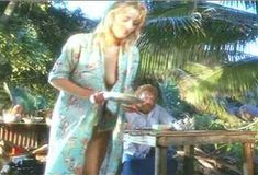 Голая Аманда Донохью в фильме «Отверженный» фото #64