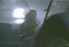 Голая Аманда Донохью в фильме «Отверженный» фото #80