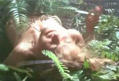 Голая Аманда Донохью в фильме «Отверженный» фото #94