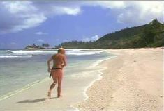 Голая Аманда Донохью в фильме «Отверженный» фото #97