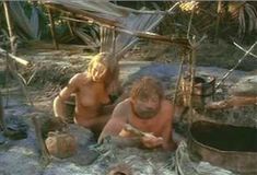 Голая Аманда Донохью в фильме «Отверженный» фото #103