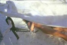 Голая Аманда Донохью в фильме «Отверженный» фото #105