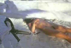 Голая Аманда Донохью в фильме «Отверженный» фото #106