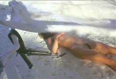 Голая Аманда Донохью в фильме «Отверженный» фото #107