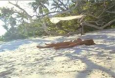 Голая Аманда Донохью в фильме «Отверженный» фото #108