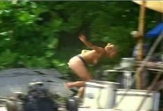 Голая Аманда Донохью в фильме «Отверженный» фото #116