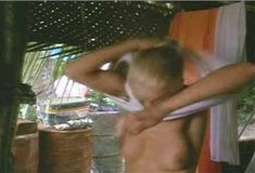 Голая Аманда Донохью в фильме «Отверженный» фото #119