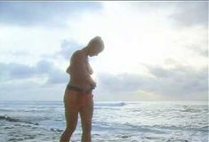 Голая Аманда Донохью в фильме «Отверженный» фото #132