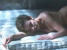 Полностью голая Аманда Оомс в сериале «Волчица» фото #16