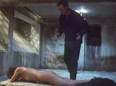 Полностью голая Аманда Оомс в сериале «Волчица» фото #20