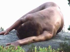 Полностью голая Аманда Оомс в сериале «Волчица» фото #28