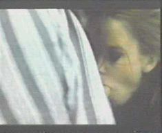 Сексуальная Аманда Оомс сосёт член в фильме «Отель «Санкт-Паули»» фото #3