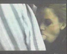 Сексуальная Аманда Оомс сосёт член в фильме «Отель «Санкт-Паули»» фото #4