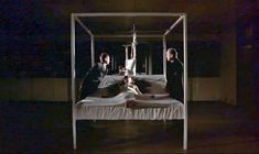 Голая Аманда Пламмер в фильме «8 1.2 женщин» фото #2