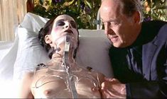 Голая Аманда Пламмер в фильме «8 1.2 женщин» фото #8