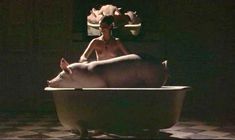 Голая Аманда Пламмер в фильме «8 1.2 женщин» фото #9