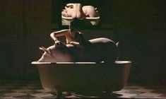 Голая Аманда Пламмер в фильме «8 1.2 женщин» фото #11