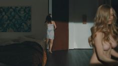 Голая Аманда Сайфред в фильме «Хлоя» фото #1