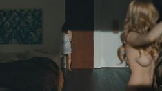 Голая Аманда Сайфред в фильме «Хлоя» фото #2