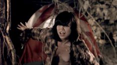 Голая Аманда Фуллер в фильме «Существо» фото #11