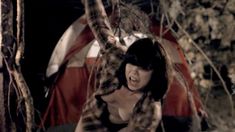 Голая Аманда Фуллер в фильме «Существо» фото #12