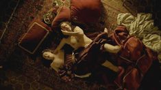 Голая грудь Амиры Касар в сериале «Версаль» фото #3